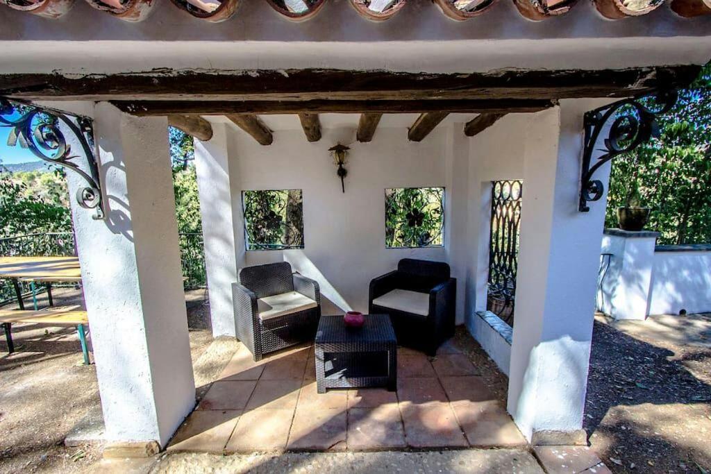 Les Canyes Cottage, Private Villa Resort Piera Bilik gambar